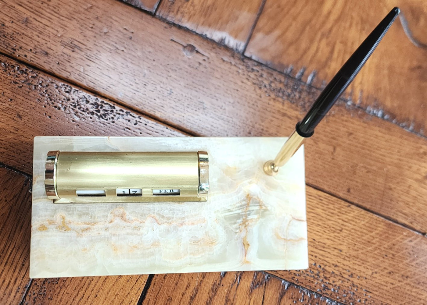 Parket fountain pen on marble stand with vintage desk perpetual calendar - thehouseholdcollective